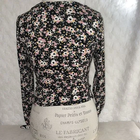 NWOT Y2K WOMENS CROPPED RIBBED KNIT FLORAL LONG SLEEVE TOO SIZE LARGE - Picture 5 of 8